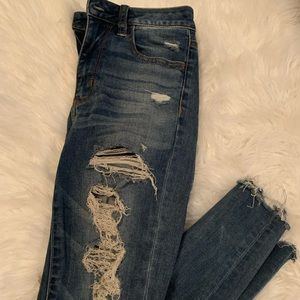 ✨Ripped American Eagle Skinny Jeans✨